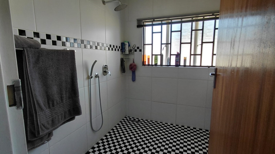 4 Bedroom Property for Sale in Helikonpark Gauteng