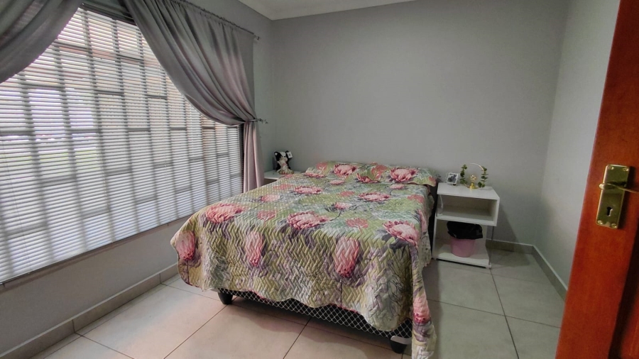 4 Bedroom Property for Sale in Helikonpark Gauteng