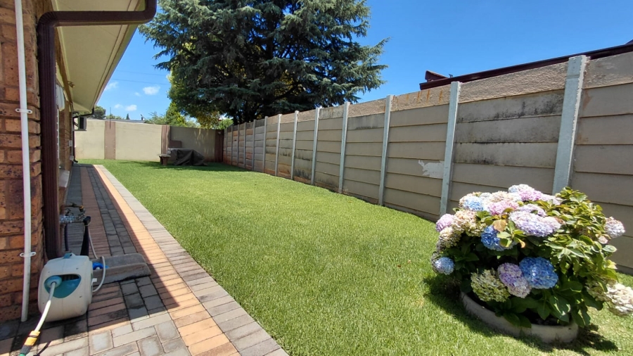 4 Bedroom Property for Sale in Helikonpark Gauteng