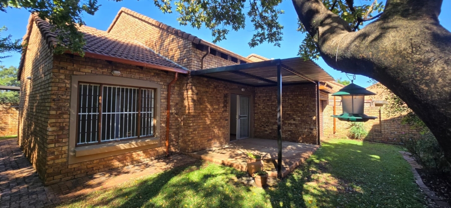 To Let 3 Bedroom Property for Rent in Die Hoewes Gauteng