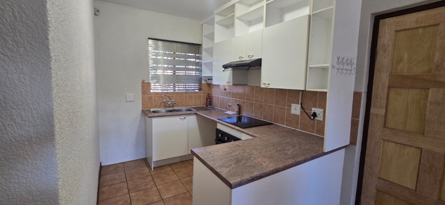 To Let 3 Bedroom Property for Rent in Die Hoewes Gauteng