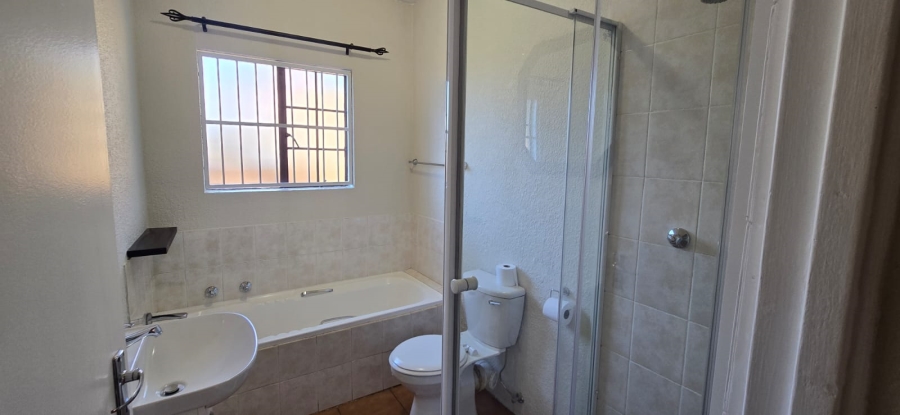 To Let 3 Bedroom Property for Rent in Die Hoewes Gauteng
