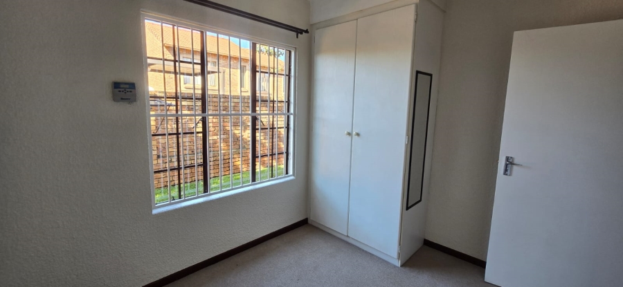 To Let 3 Bedroom Property for Rent in Die Hoewes Gauteng