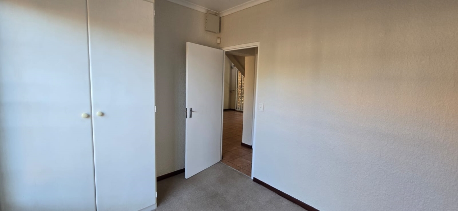 To Let 3 Bedroom Property for Rent in Die Hoewes Gauteng