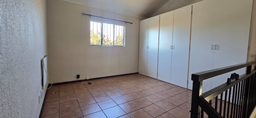 To Let 3 Bedroom Property for Rent in Die Hoewes Gauteng