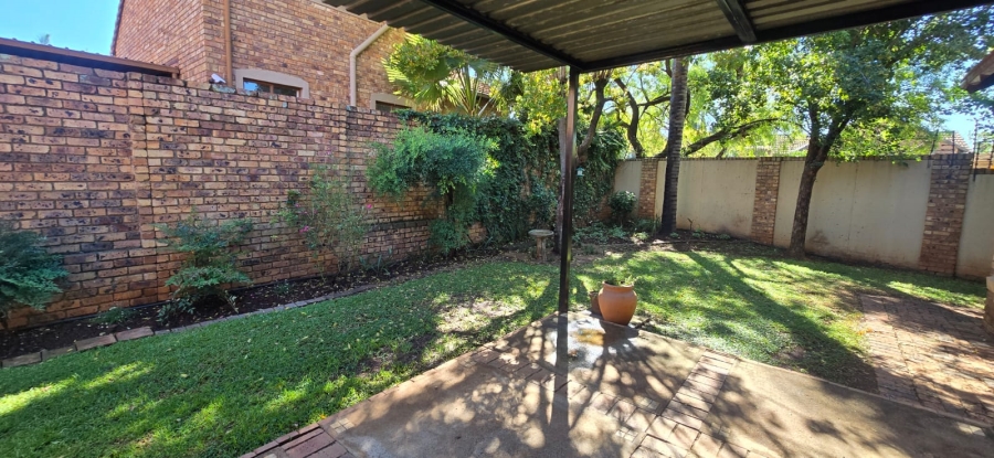 To Let 3 Bedroom Property for Rent in Die Hoewes Gauteng