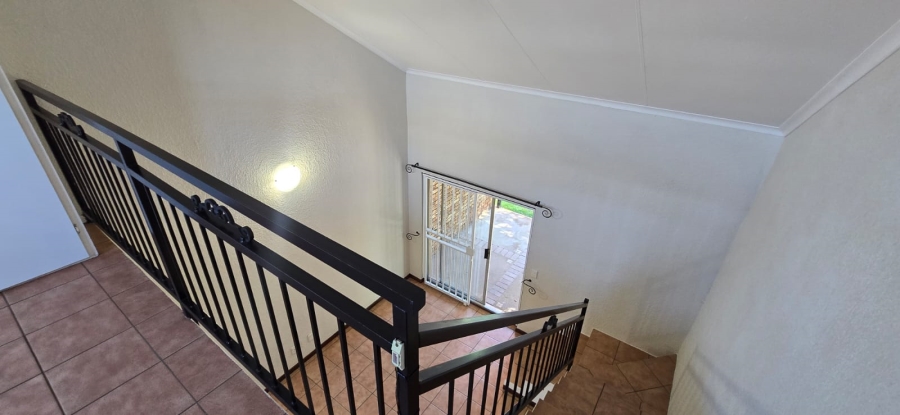 To Let 3 Bedroom Property for Rent in Die Hoewes Gauteng