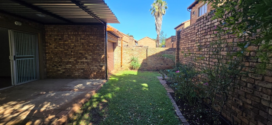 To Let 3 Bedroom Property for Rent in Die Hoewes Gauteng