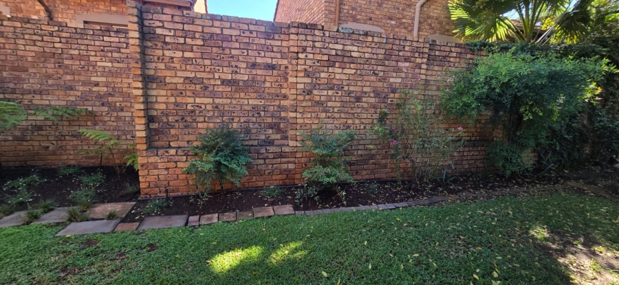 To Let 3 Bedroom Property for Rent in Die Hoewes Gauteng
