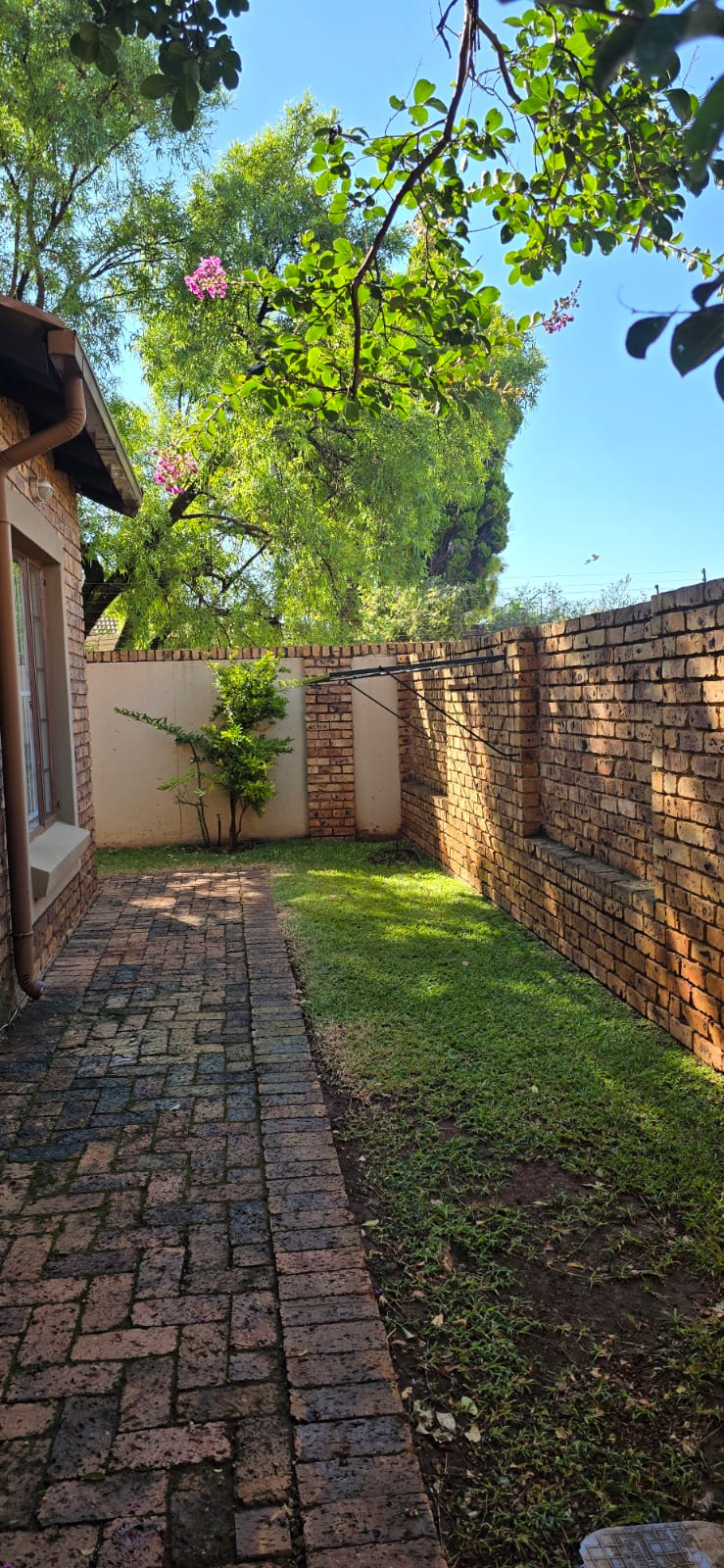 To Let 3 Bedroom Property for Rent in Die Hoewes Gauteng