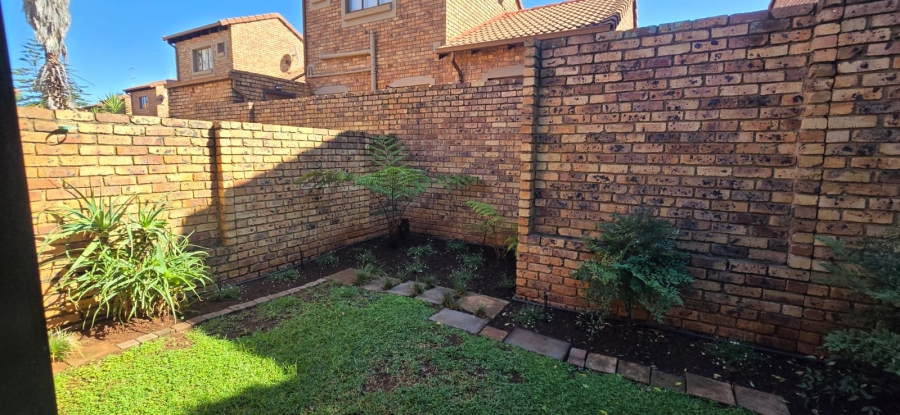 To Let 3 Bedroom Property for Rent in Die Hoewes Gauteng