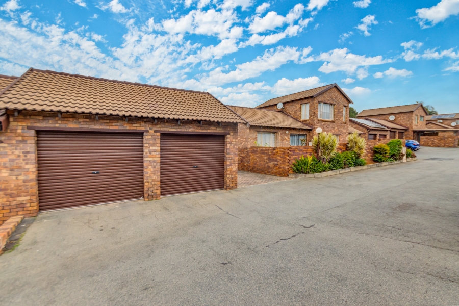 To Let 3 Bedroom Property for Rent in Sundowner Gauteng