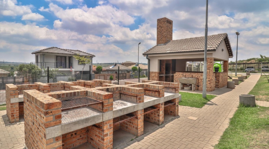 2 Bedroom Property for Sale in Fourways Gauteng