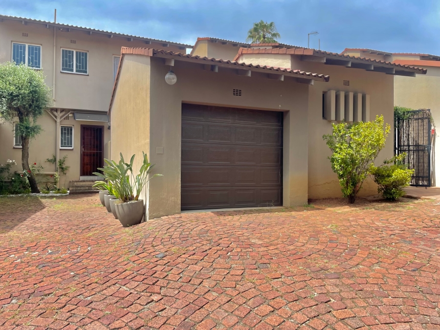 To Let 3 Bedroom Property for Rent in Bryanston Gauteng