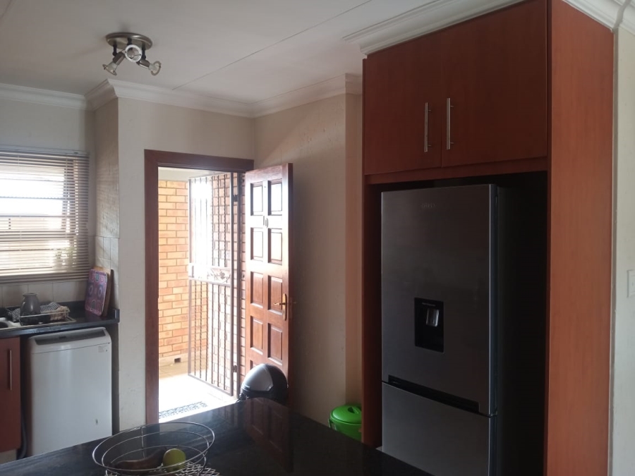 To Let 2 Bedroom Property for Rent in Ravenswood Gauteng