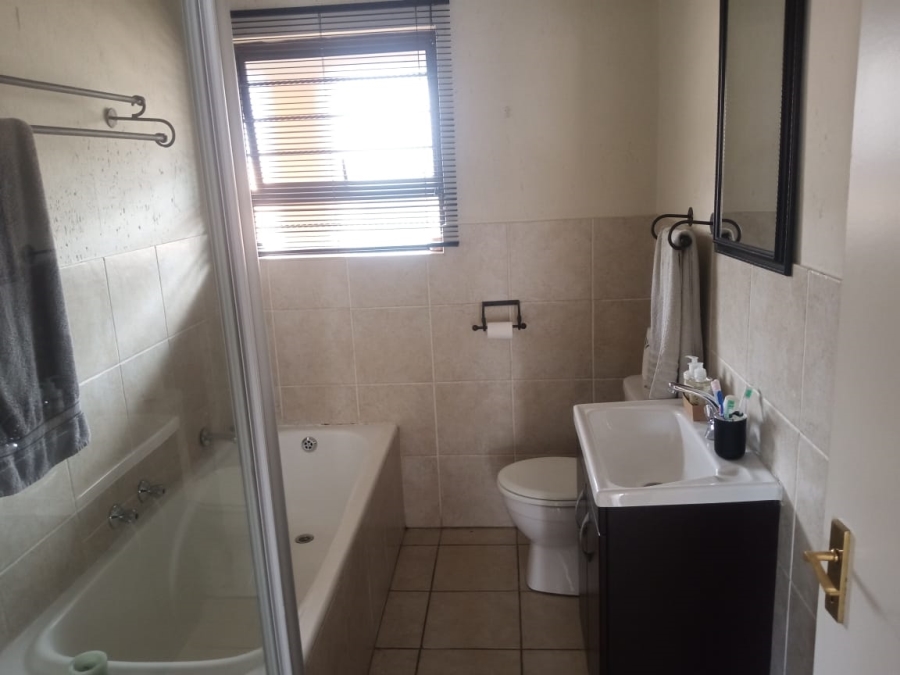 To Let 2 Bedroom Property for Rent in Ravenswood Gauteng