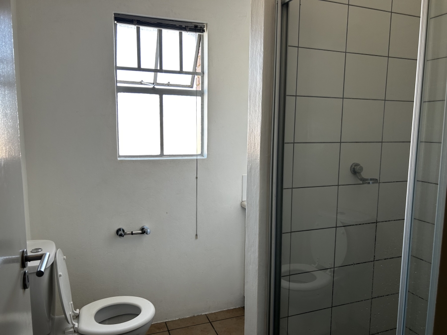 To Let 1 Bedroom Property for Rent in Houghton Estate Gauteng
