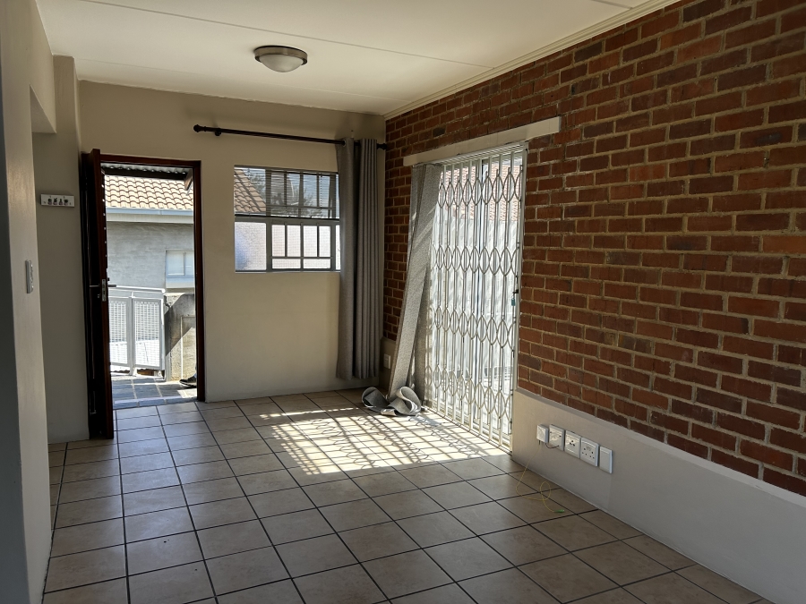 To Let 1 Bedroom Property for Rent in Houghton Estate Gauteng
