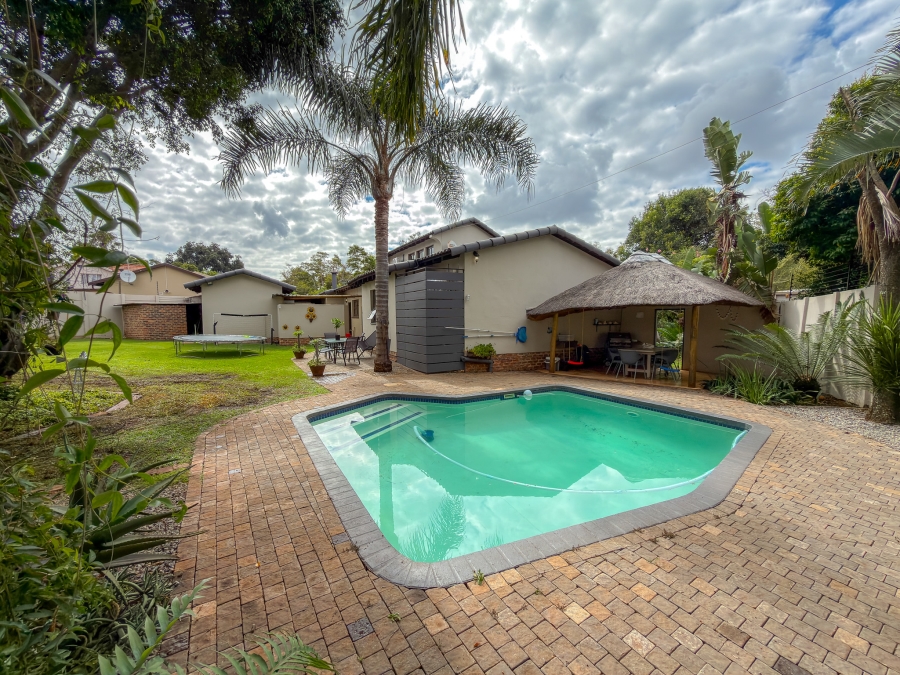 4 Bedroom Property for Sale in Rooihuiskraal Gauteng