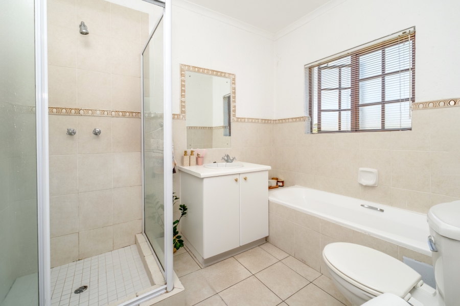 1 Bedroom Property for Sale in Lonehill Gauteng