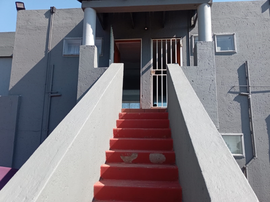 1 Bedroom Property for Sale in Mulbarton Gauteng
