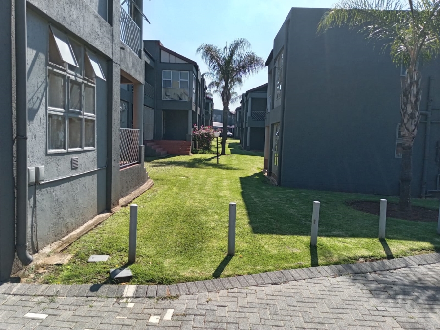 1 Bedroom Property for Sale in Mulbarton Gauteng