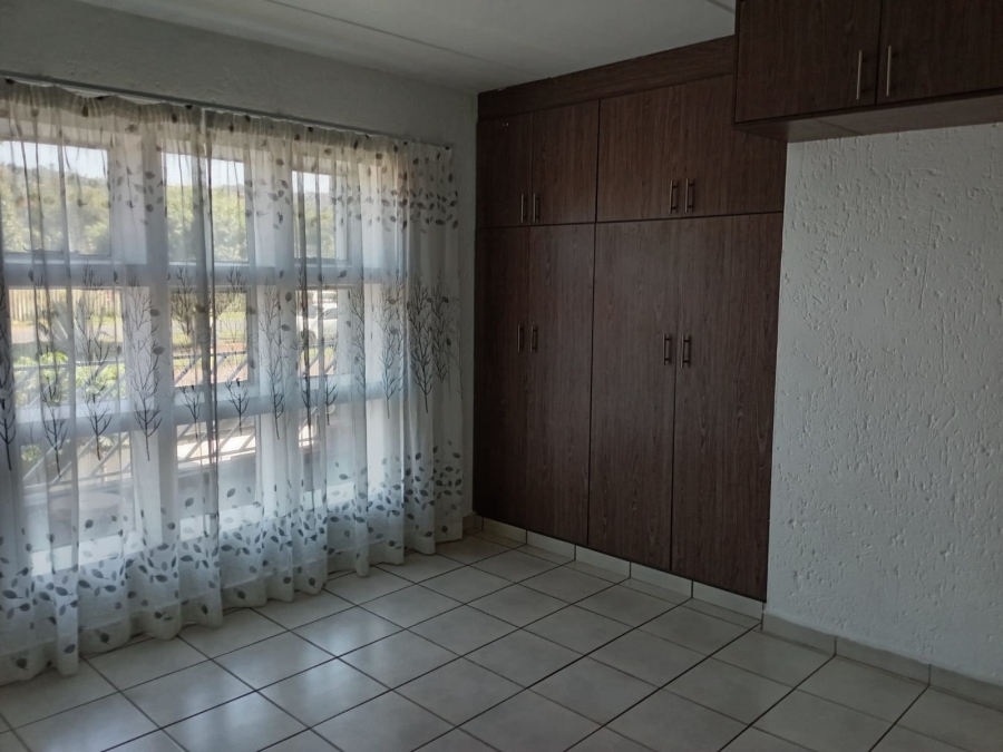 1 Bedroom Property for Sale in Mulbarton Gauteng