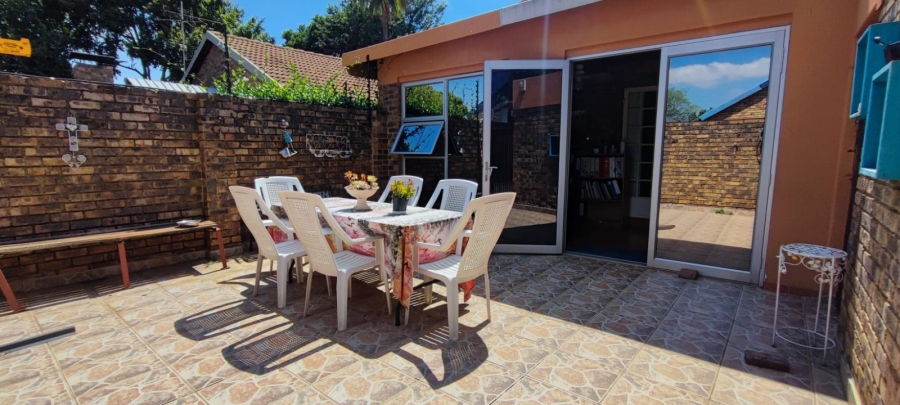 2 Bedroom Property for Sale in Wierda Park Gauteng