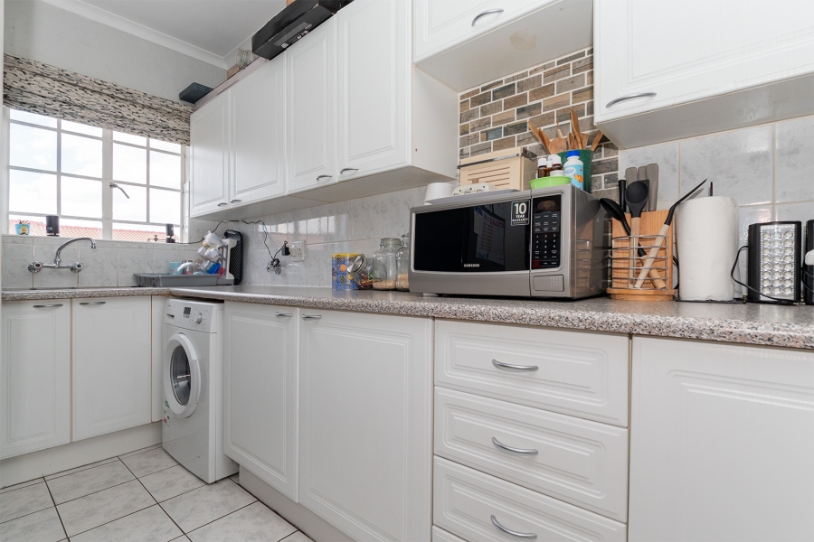 2 Bedroom Property for Sale in Farrarmere Gauteng