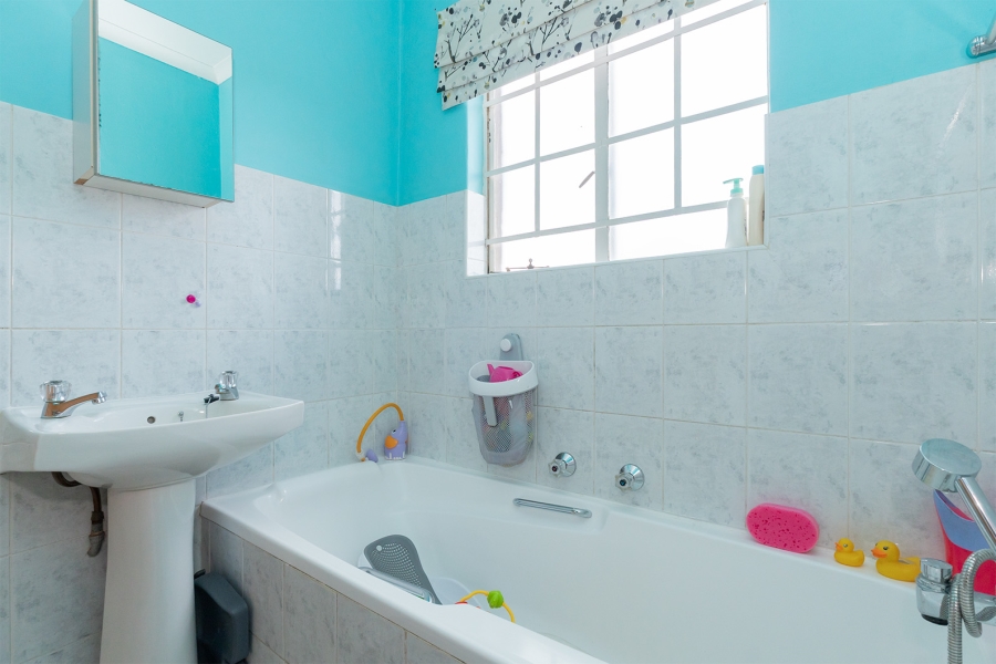 2 Bedroom Property for Sale in Farrarmere Gauteng