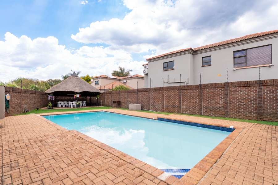 2 Bedroom Property for Sale in Farrarmere Gauteng