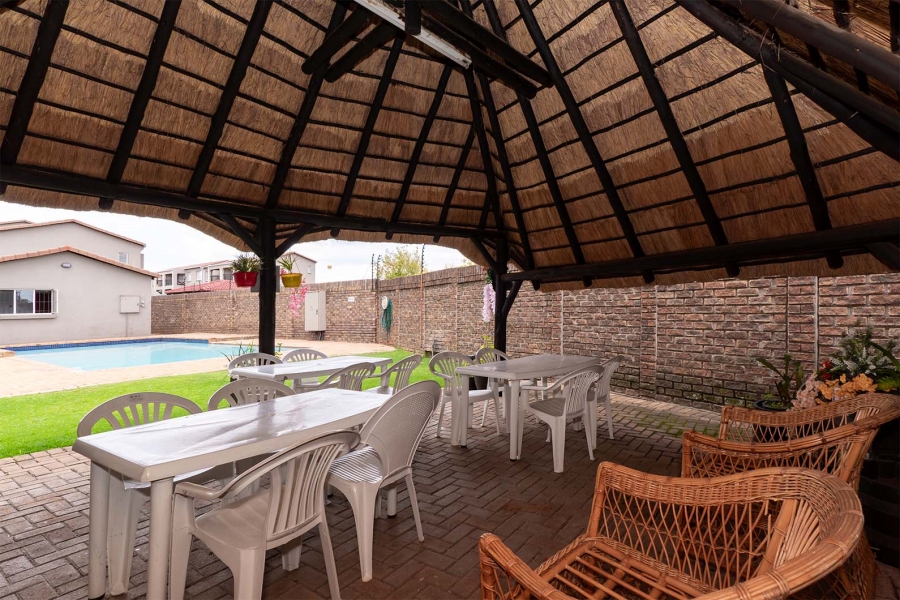 2 Bedroom Property for Sale in Farrarmere Gauteng