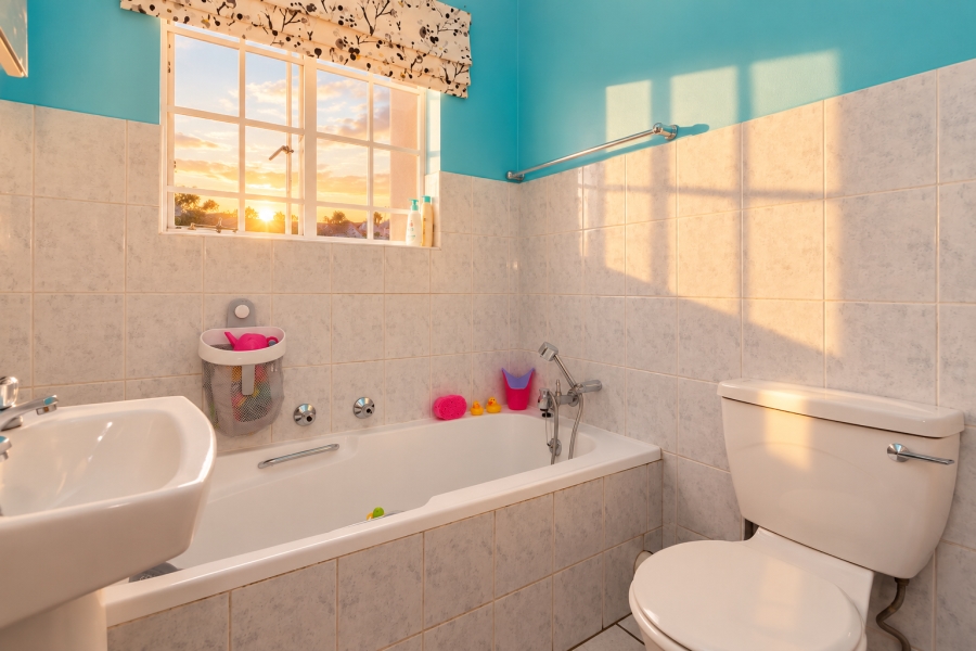2 Bedroom Property for Sale in Farrarmere Gauteng