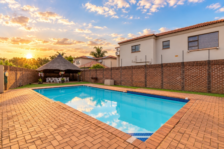 2 Bedroom Property for Sale in Farrarmere Gauteng