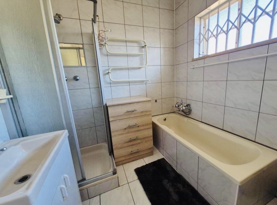 4 Bedroom Property for Sale in Wannenburghoogte Gauteng