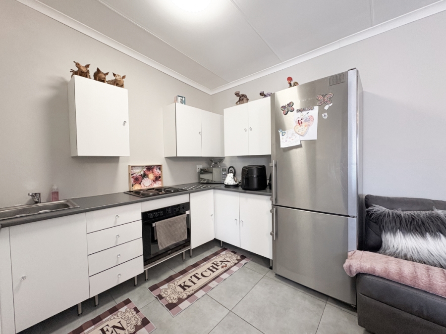 4 Bedroom Property for Sale in Wannenburghoogte Gauteng