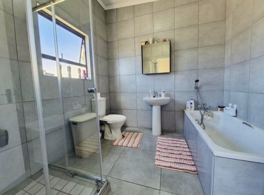 4 Bedroom Property for Sale in Wannenburghoogte Gauteng