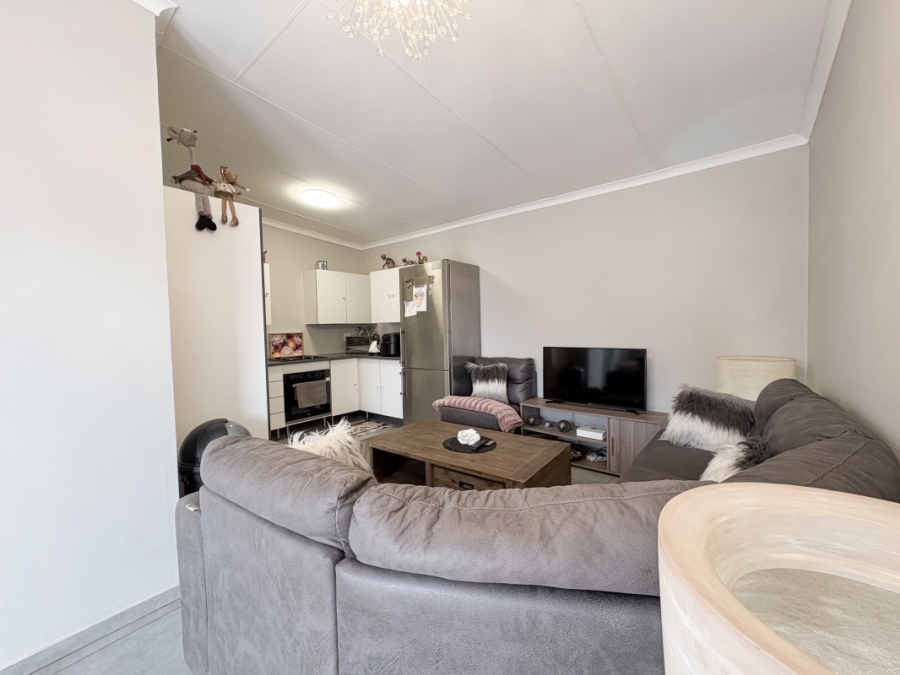 4 Bedroom Property for Sale in Wannenburghoogte Gauteng