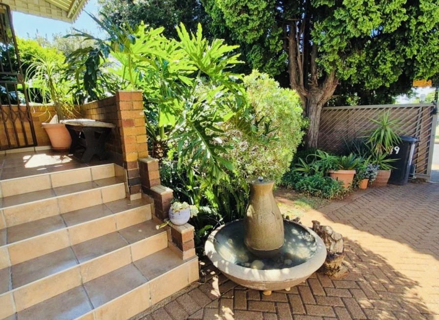 4 Bedroom Property for Sale in Wannenburghoogte Gauteng