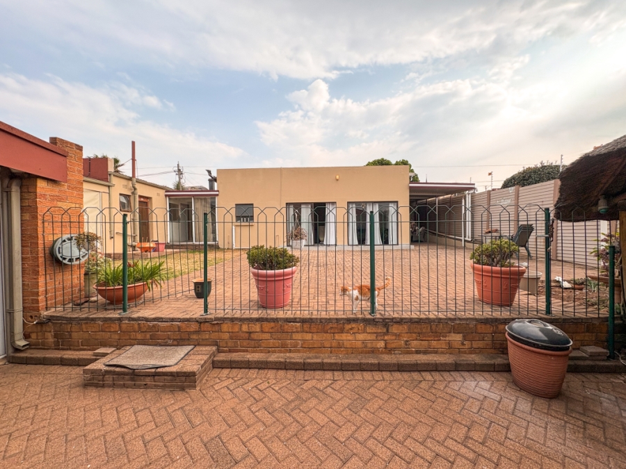 4 Bedroom Property for Sale in Wannenburghoogte Gauteng