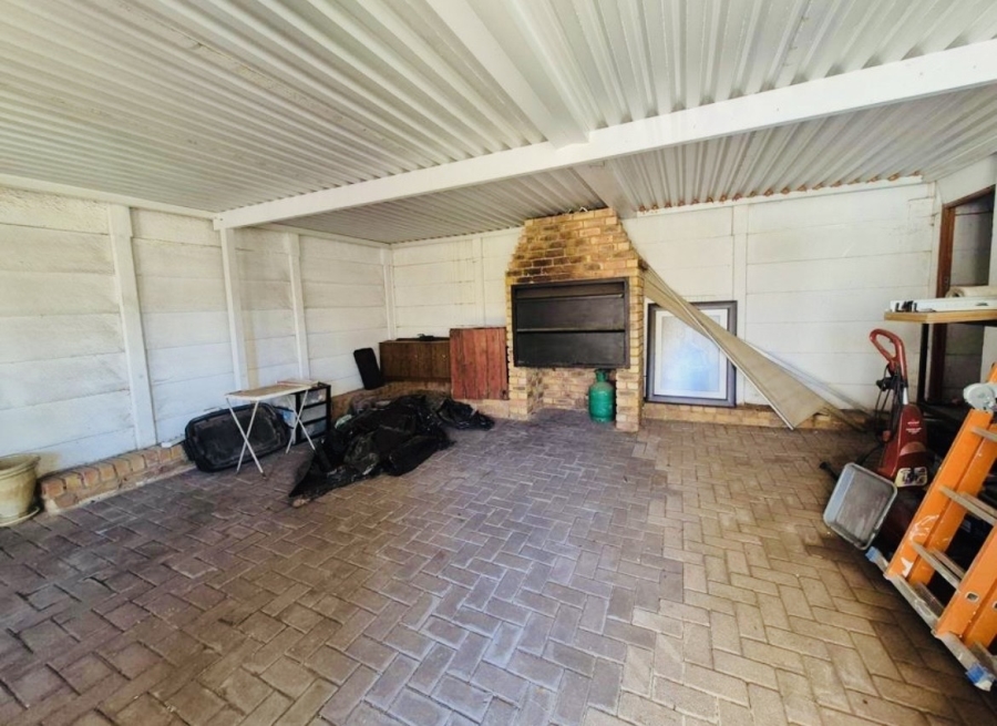 4 Bedroom Property for Sale in Wannenburghoogte Gauteng