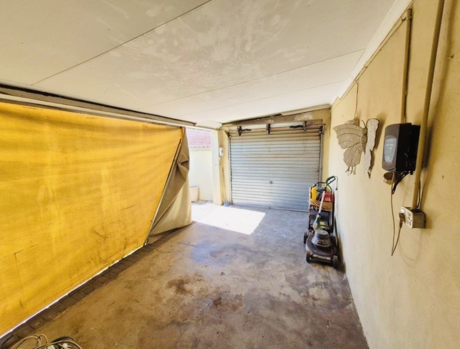 4 Bedroom Property for Sale in Wannenburghoogte Gauteng