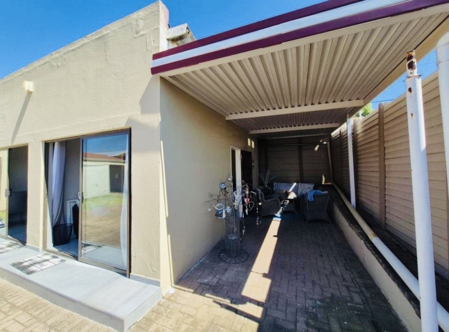 4 Bedroom Property for Sale in Wannenburghoogte Gauteng