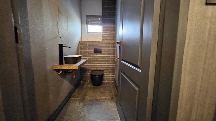 To Let commercial Property for Rent in Hennopspark Gauteng