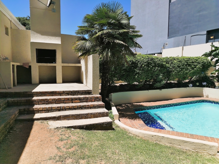 To Let 3 Bedroom Property for Rent in Sandown Gauteng