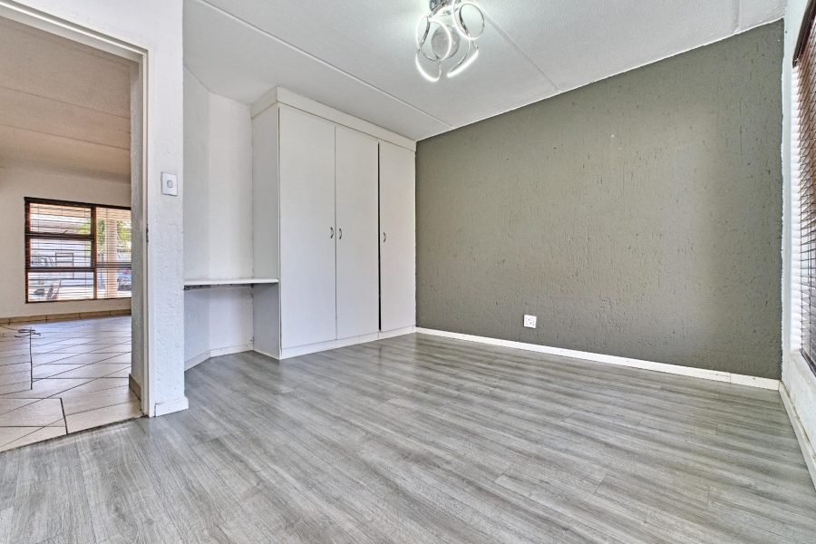 To Let 2 Bedroom Property for Rent in Paulshof Gauteng