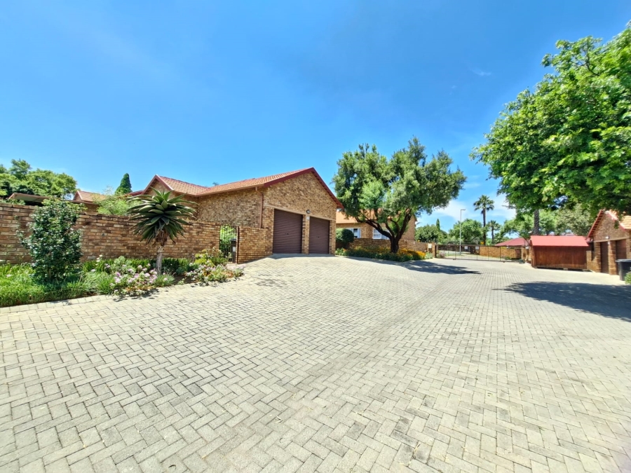 To Let 2 Bedroom Property for Rent in Kyalami Hills Gauteng