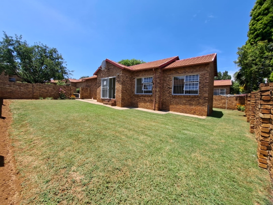 To Let 2 Bedroom Property for Rent in Kyalami Hills Gauteng