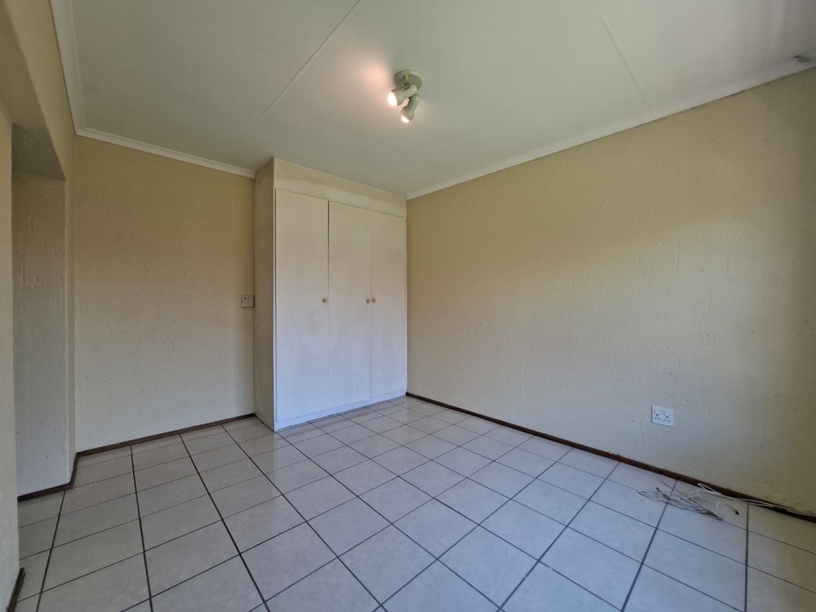 To Let 2 Bedroom Property for Rent in Kyalami Hills Gauteng