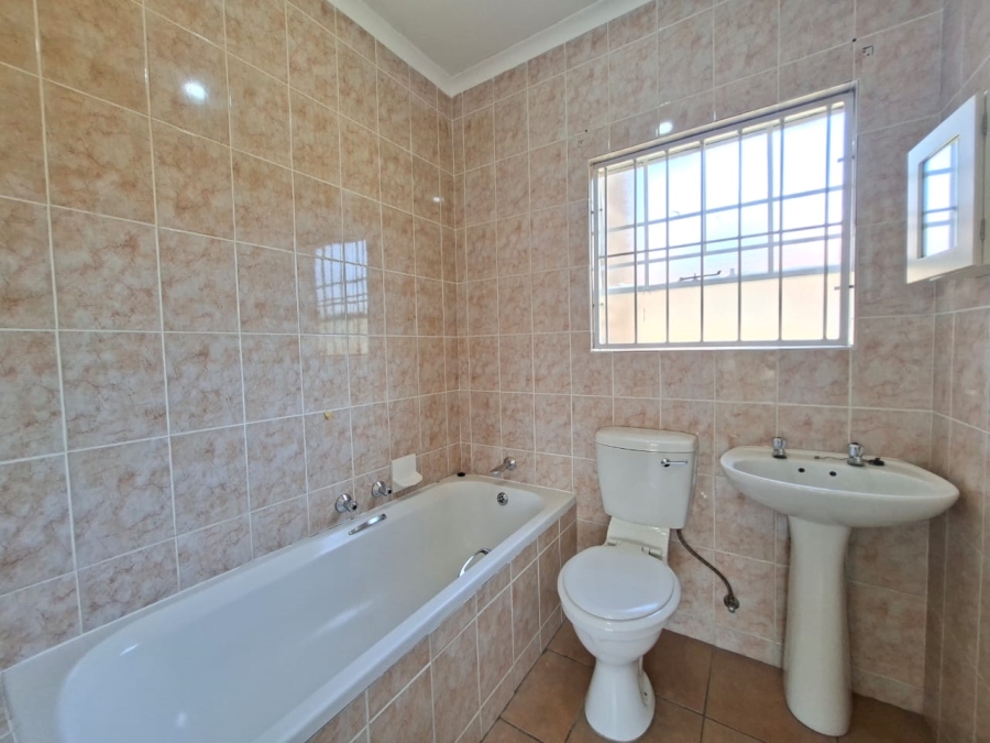 To Let 2 Bedroom Property for Rent in Kyalami Hills Gauteng